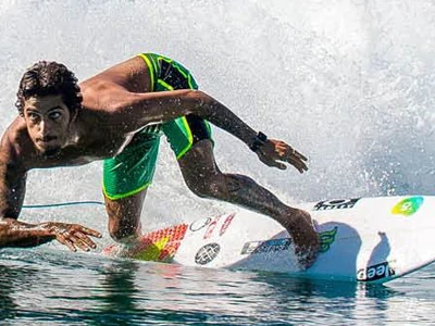 feet placement surf stance
